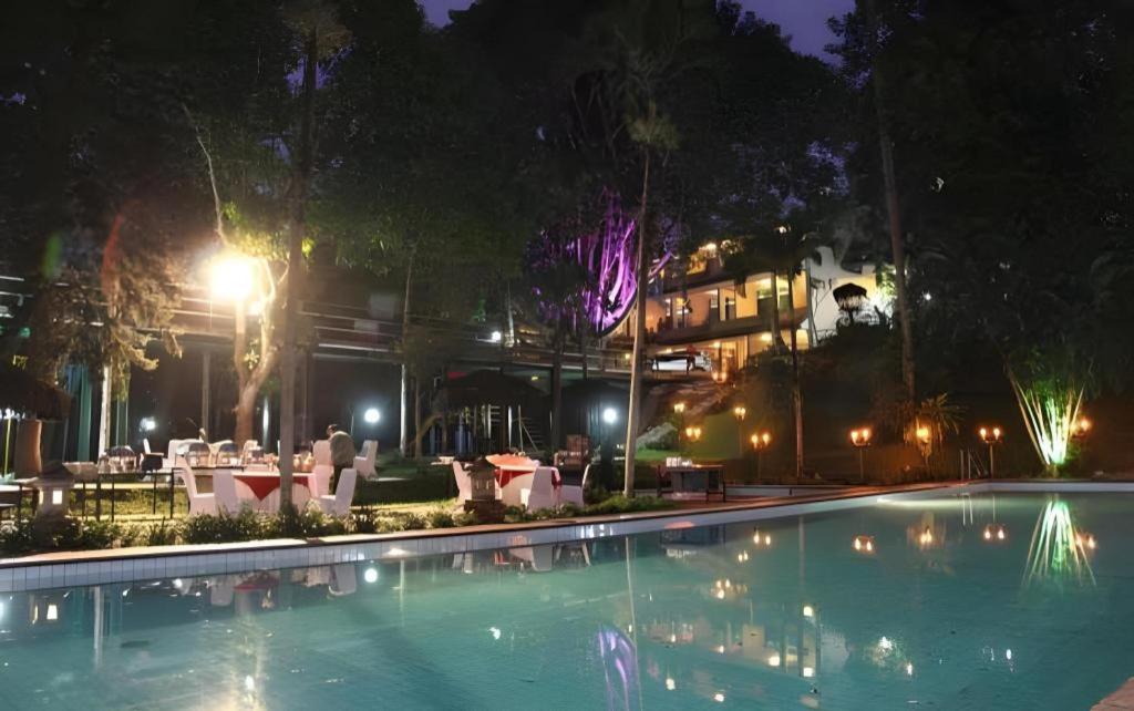 Augusta Sukabumi Hotel Exterior photo