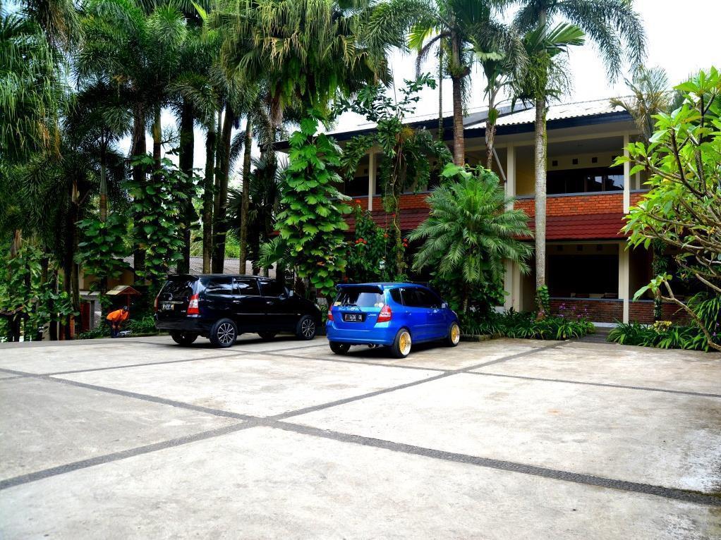 Hotel Augusta Sukabumi Exterior photo