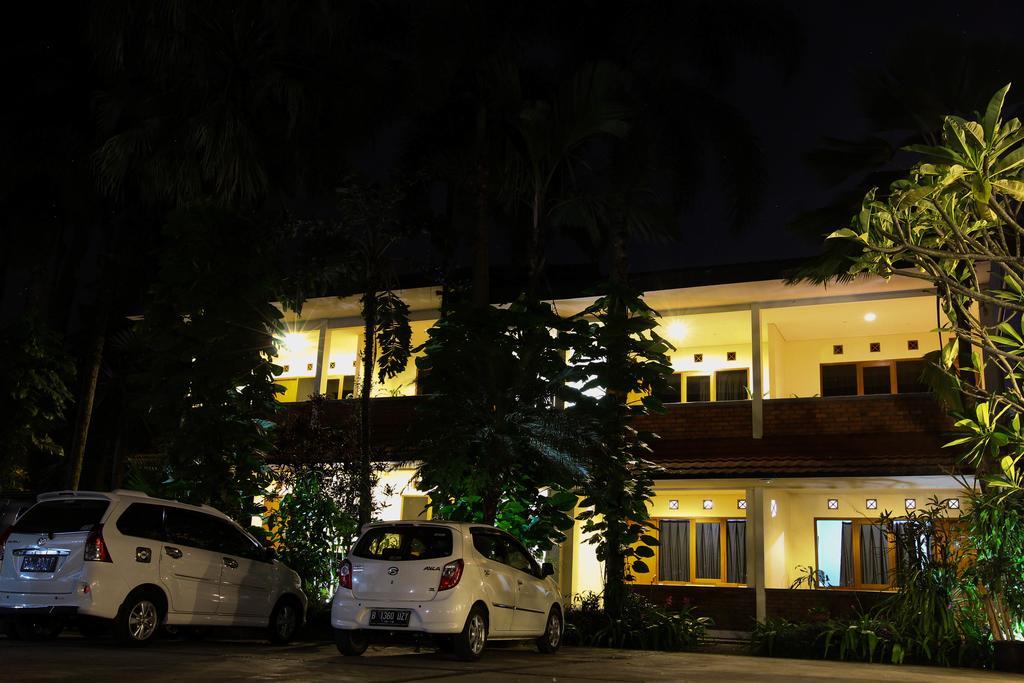 Hotel Augusta Sukabumi Exterior photo