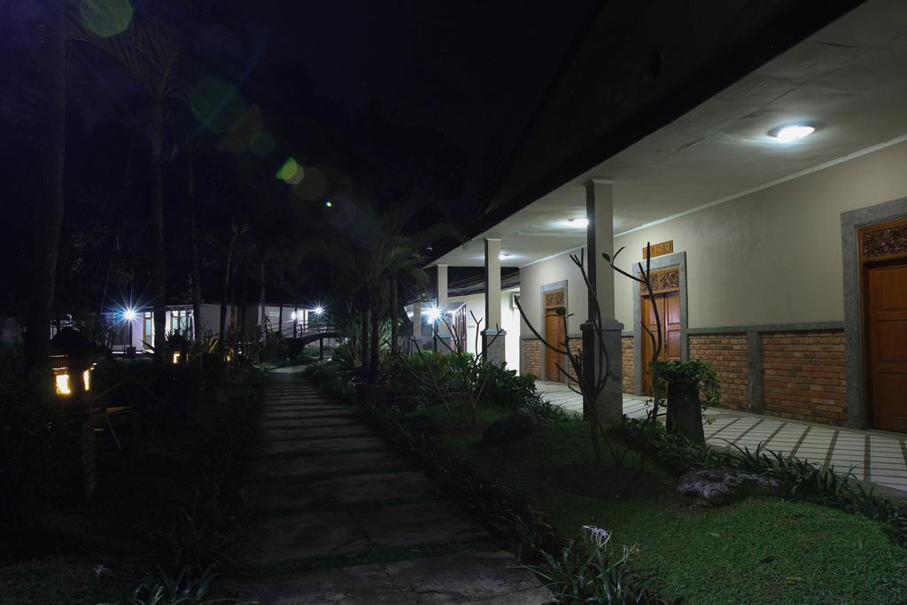 Hotel Augusta Sukabumi Exterior photo