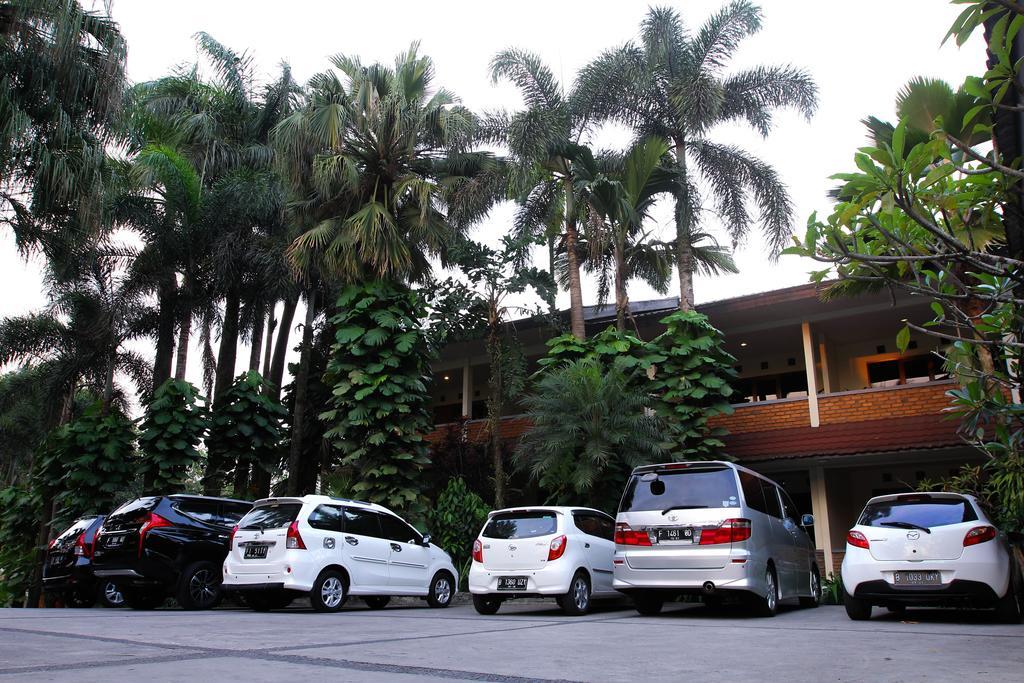 Hotel Augusta Sukabumi Exterior photo