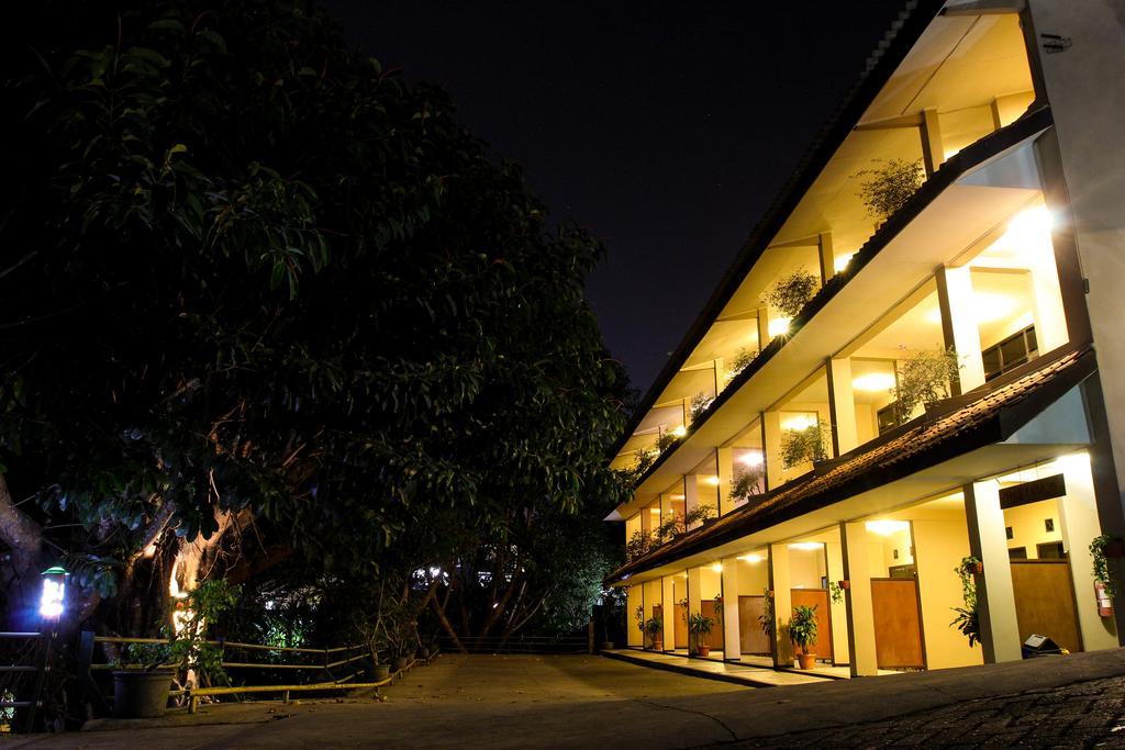 Hotel Augusta Sukabumi Exterior photo