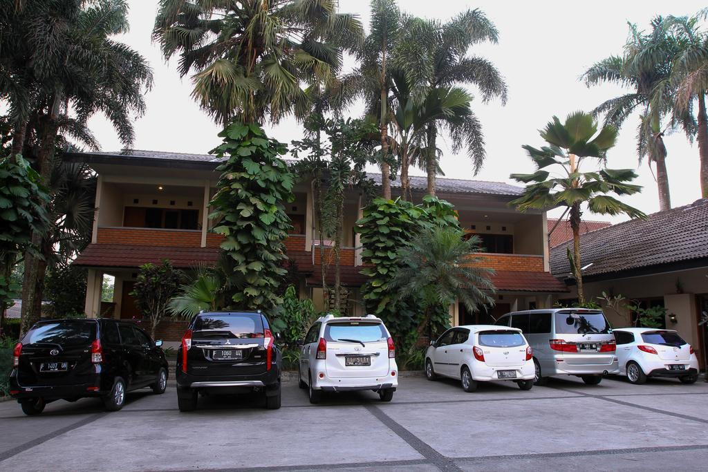 Hotel Augusta Sukabumi Exterior photo